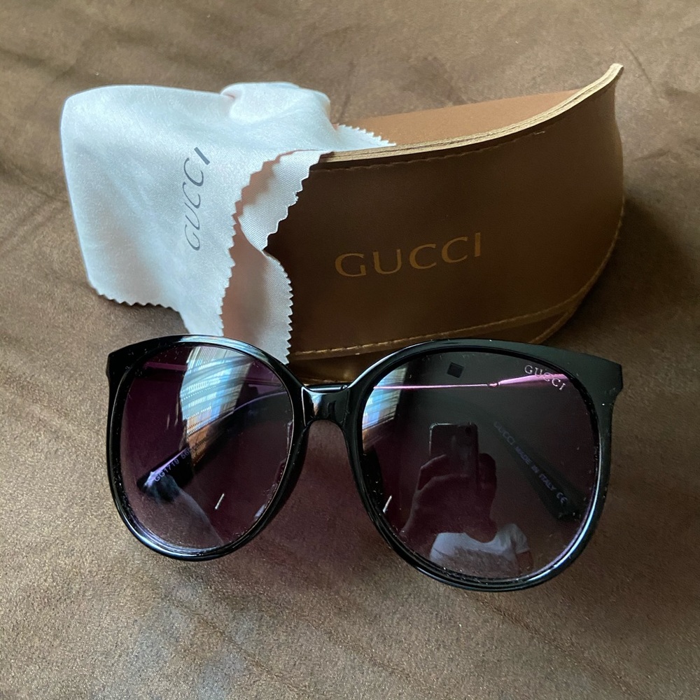 Gucci sunglasses Brand New!! With case and cloth
